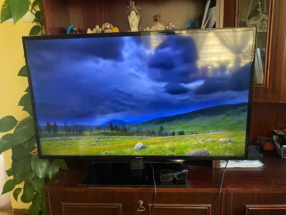 Telewizor Samsung UE46F6400 z 3D i konsola PS3
