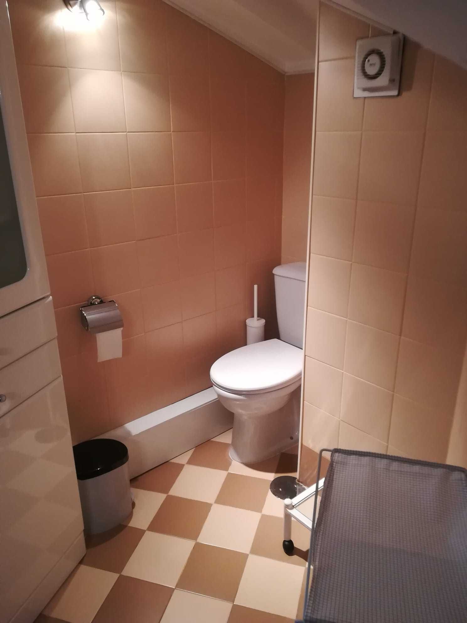 QUARTO a MENINA Estudante Universitária (Paranhos)