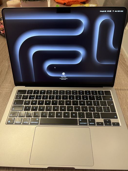 Macbook air M3 13'' - 8GB RAM & 256 SSD