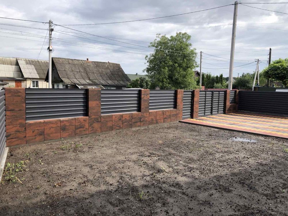 Продам будинок в районі ринку Урожай, 4 кімнати, кухня, ванна, гараж.