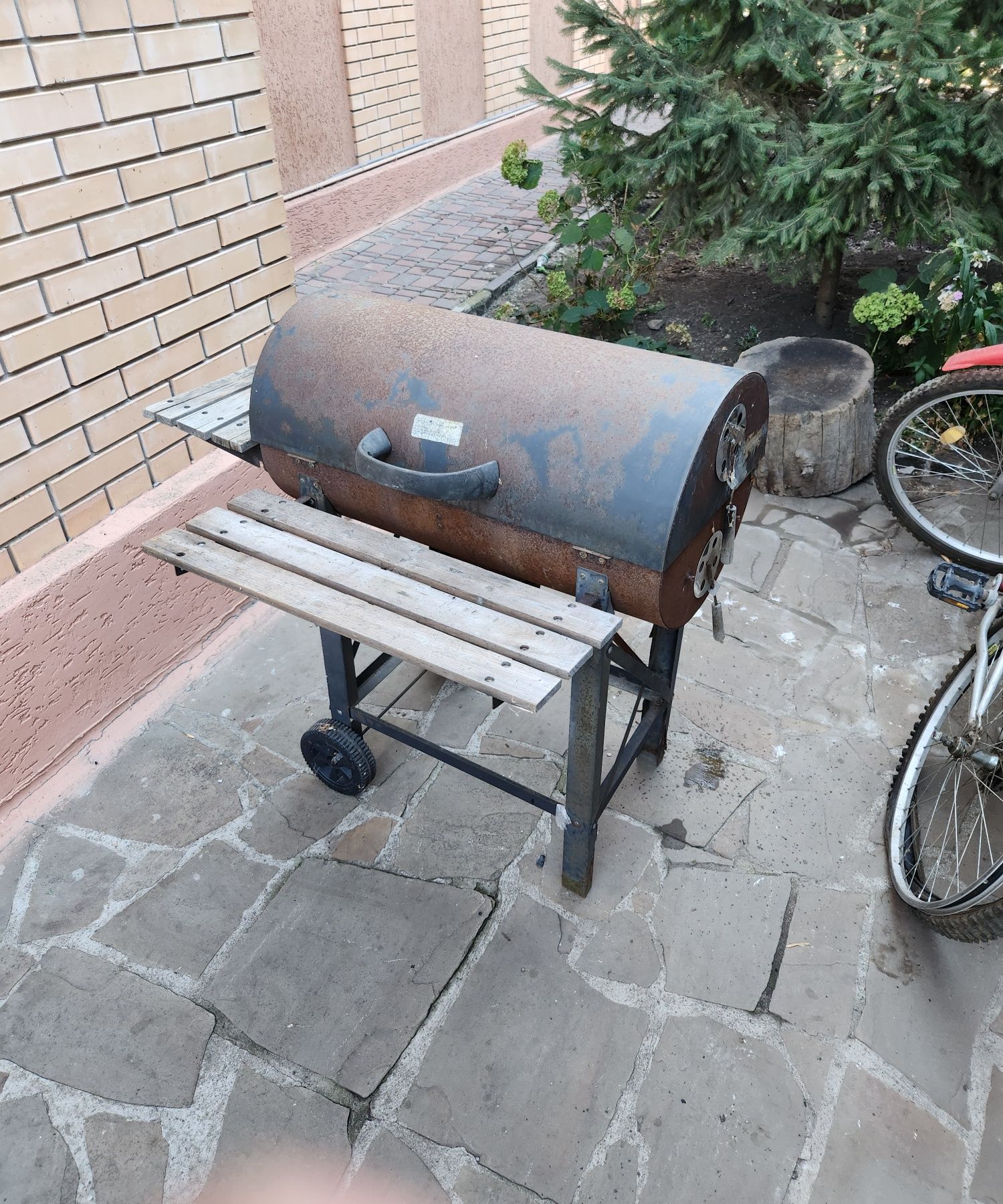 Продам мангал барбекю б у