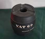 Cinzeiro VAT 69.