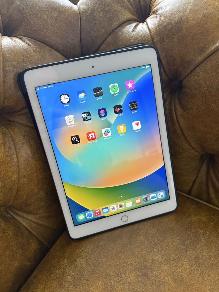 Tablet Apple iPad 2018 - używany - generacja 6.