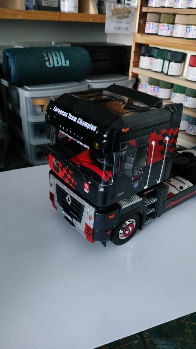 Sprzedam modele ciężarówek 1:24