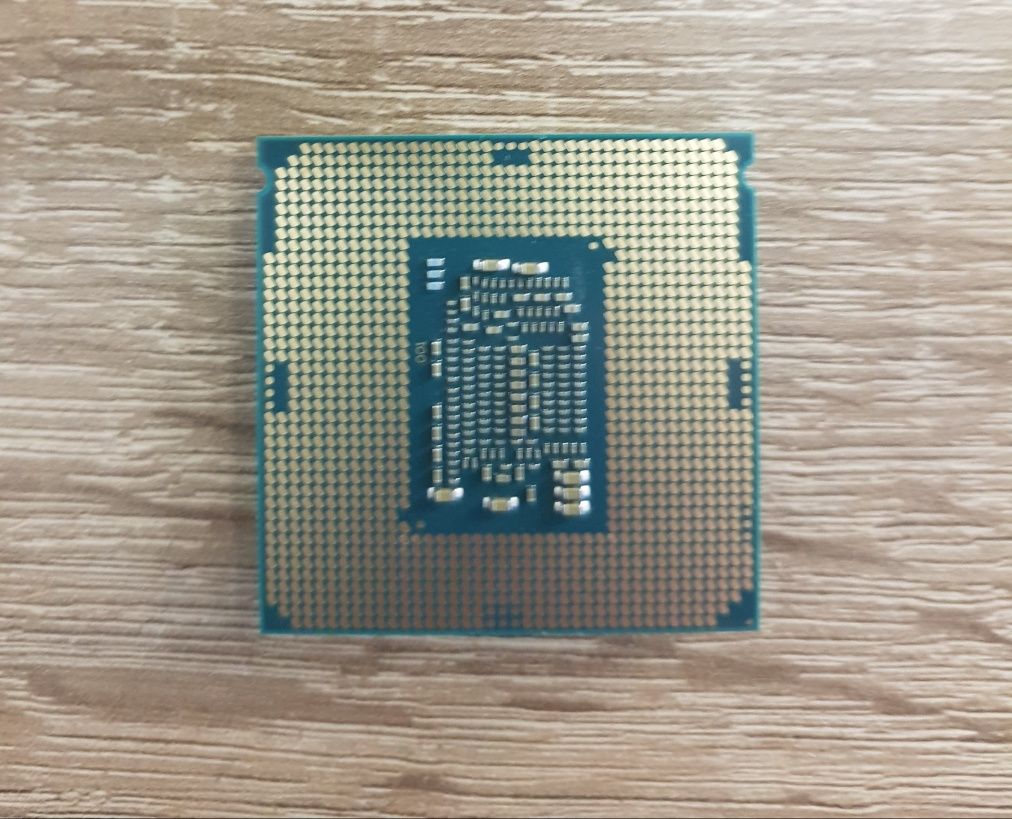 Процессор Intel i3-8100