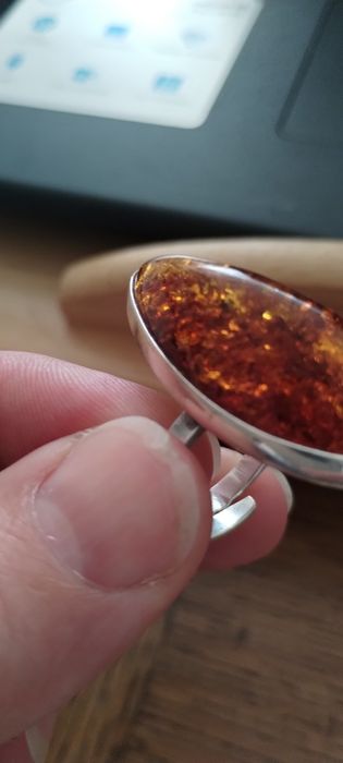 Pierścionek ze srebra z bursztynem