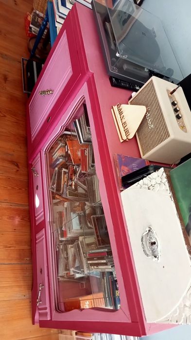 Móvel vintage aparador (oferta de mesa na compra do móvel)