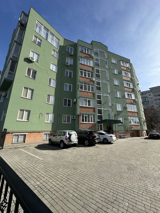 Продаж приміщення в новобудові з окремим входом центр міста 85 метрів