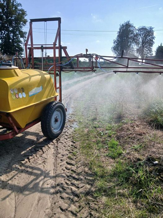 Opryskiwacz ciągany MOSKIT 1200L 12/13,5M