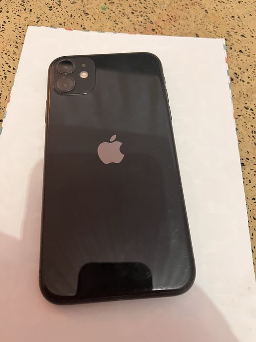 Sprzedam iphone 11 64 GB.
