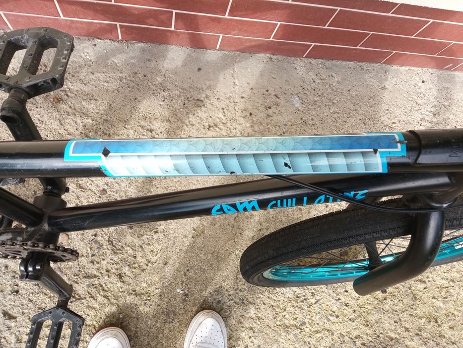 Niebieski BMX bicycle co.