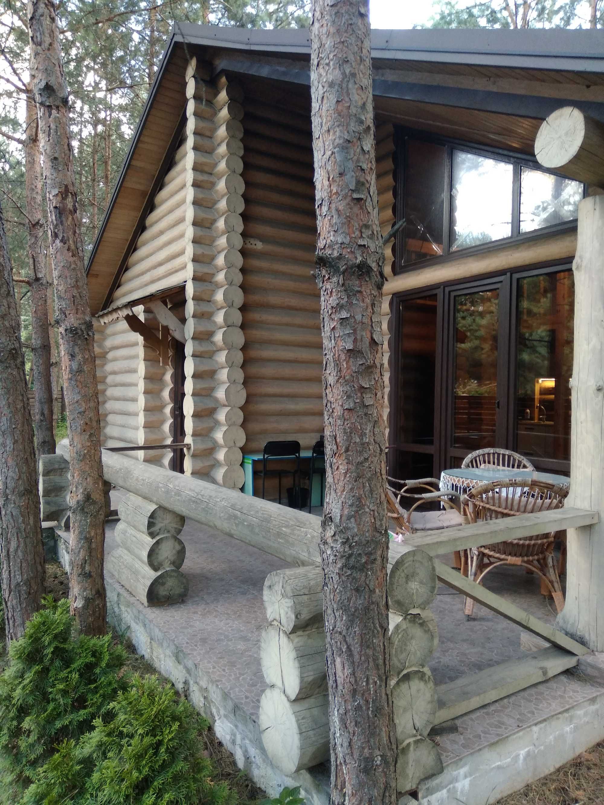 Дерев'яний будинок з лазнею та купіллю для сімейного відпочинку