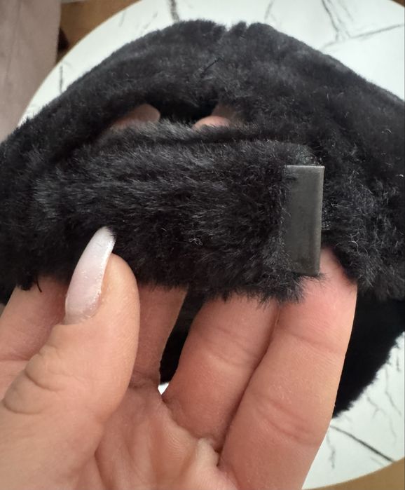 Nowa futrzana czapka z daszkiem