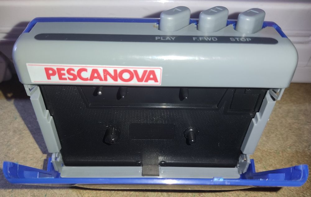 Walkman Azul Vintage a Trabalhar