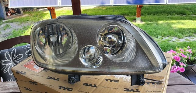 Reflektor prawy VW Caddy oryginalny