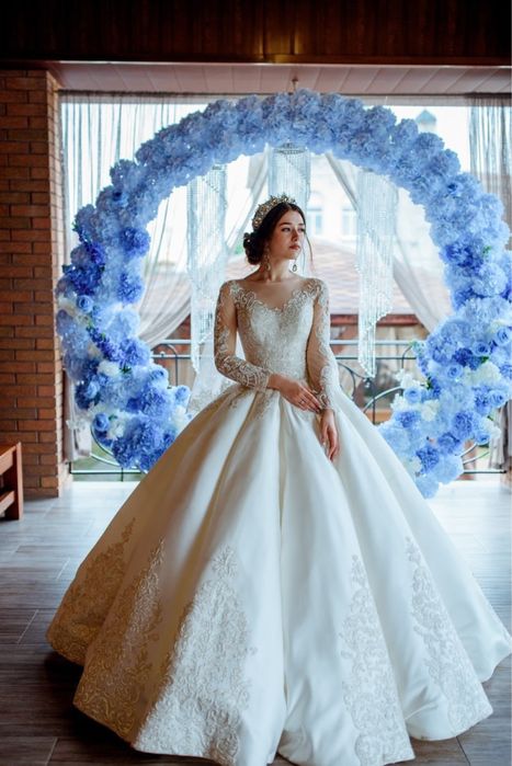 Королівська колекція! Червоні пишні сукні.