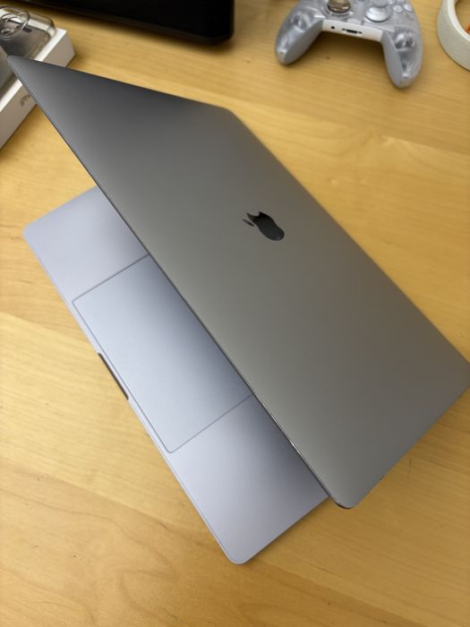 Macbook Pro 15” 2017 i7 16/512GB