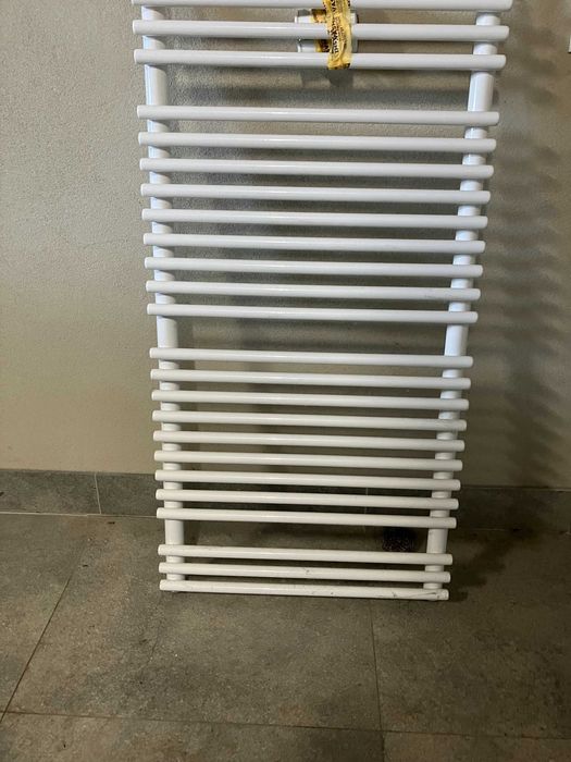 Grzejnik łazienkowy Radeco 54,5 x 106 x 5 z termostatem