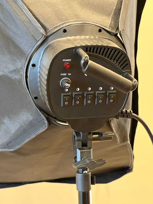 Студійне постійне світло Prolight (5 ламп CFL + 50x70 см + стійка)