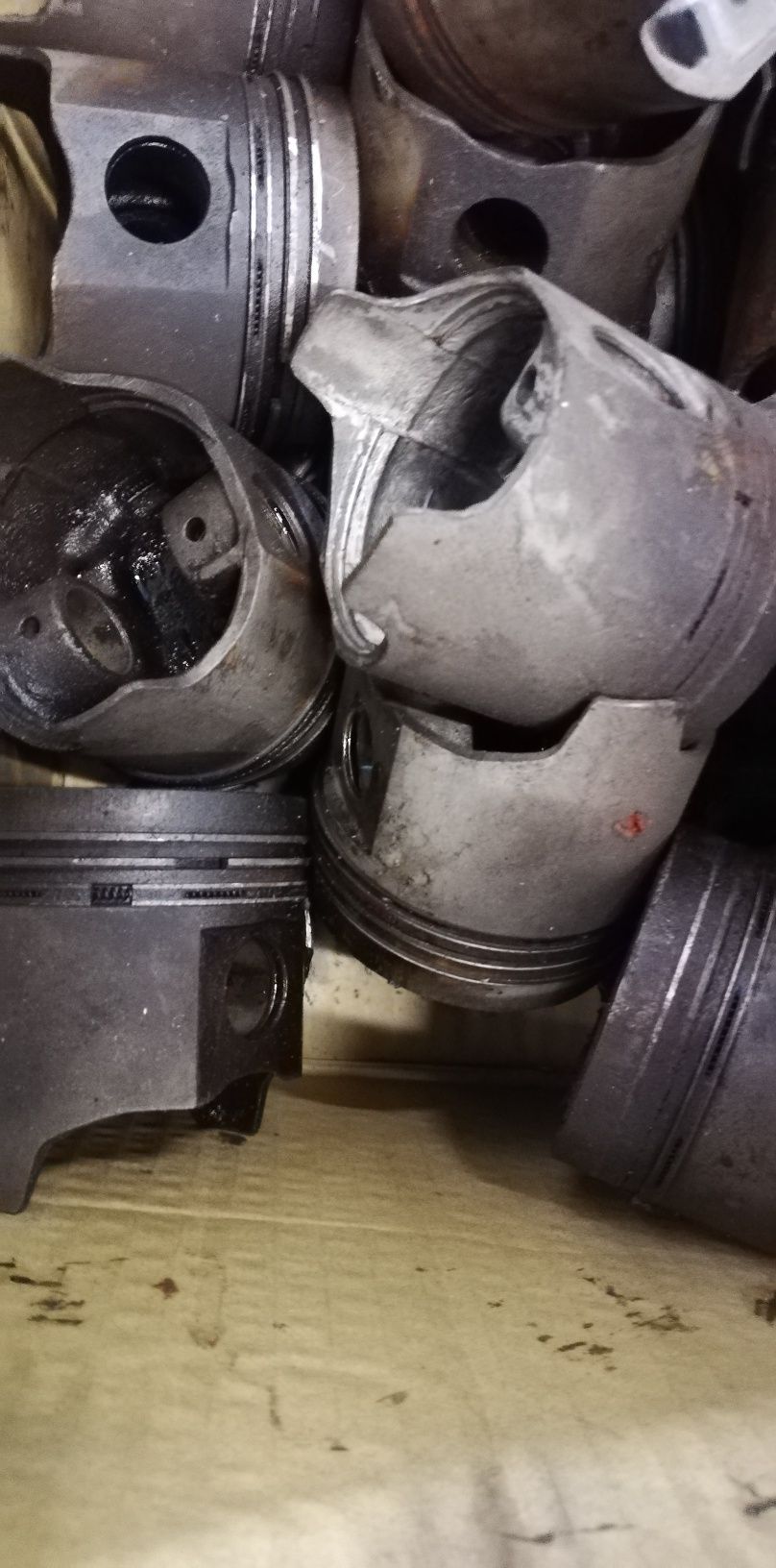 Fiat 126p tłoki silnika cylundrów używane. Oryginalne