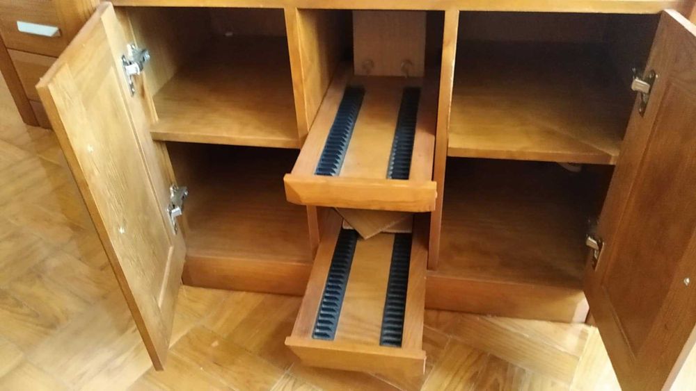 móvel de Hi-Fi, em madeira