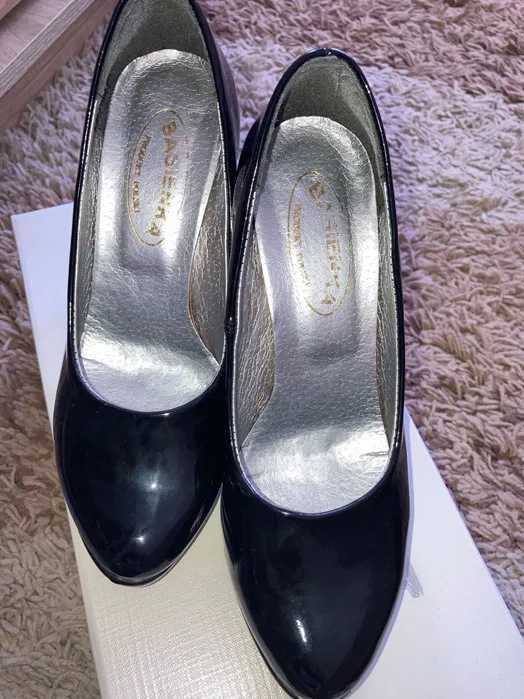 Czarne szpilki damskie