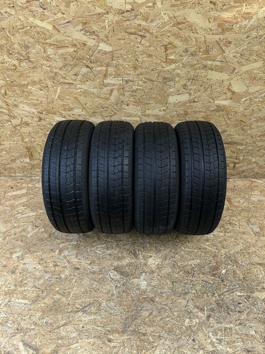 Зимові шини 215/55 R17 98V гума резина шини