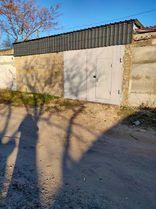 Большой гараж на две машины из ракушняка в Соляных