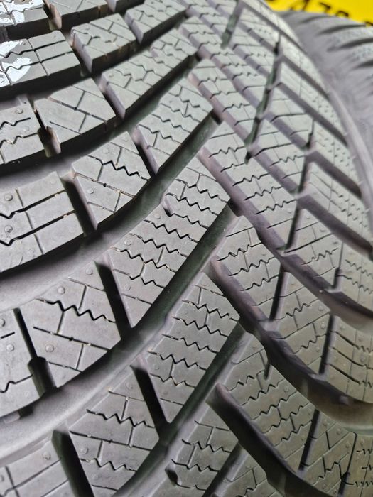 Opony Zimowe 215/65R16 Hankook Winter I*Cept RS3 4szt Montaż Demo Nowe