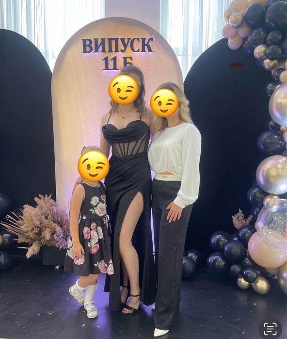 Гарна святкова корсетна сукня