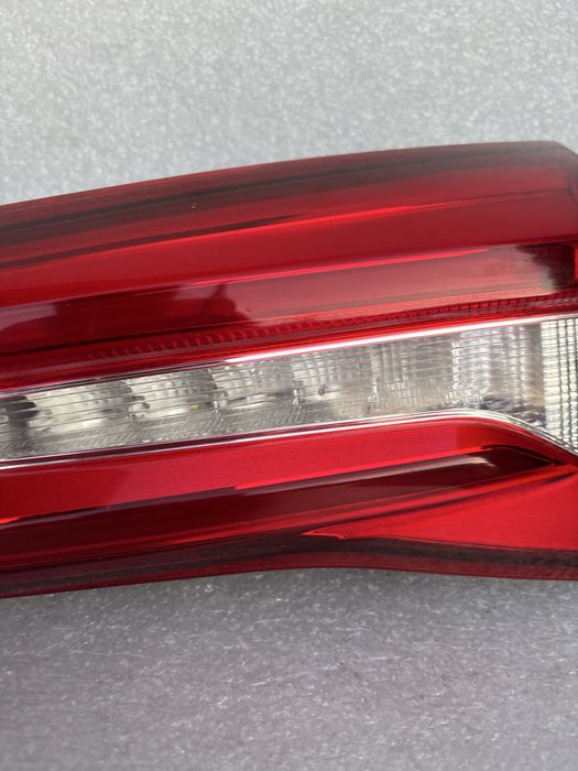 Ford Focus MK4 IV 4 kombi lampa prawy tył prawa tylna w klapę klapy