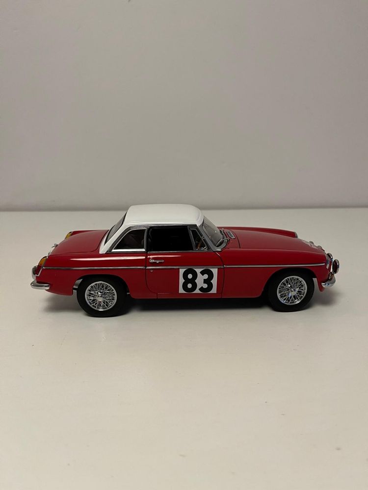 AUTOart MGB GT MK II - model kolekcjonerski 1:18