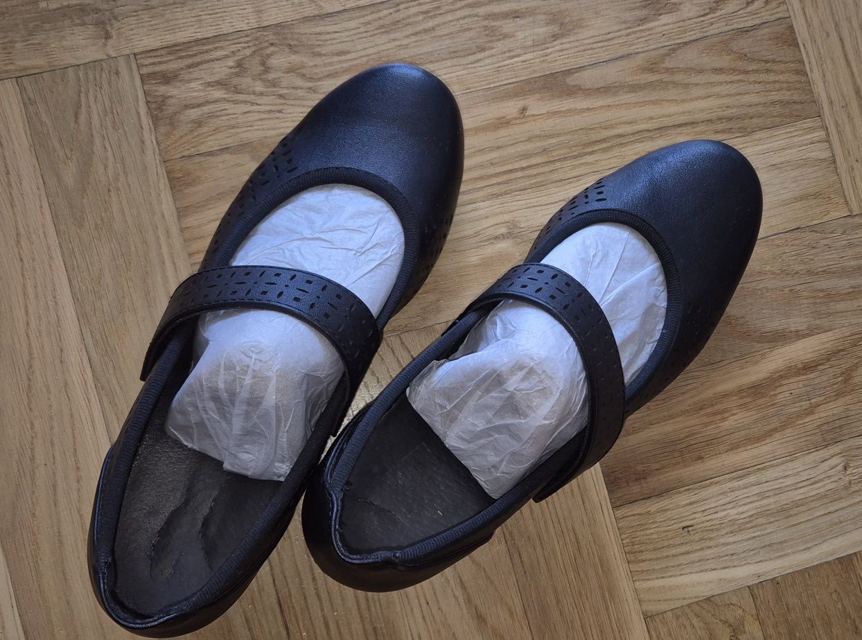 Czółenka czarne r. 37,5