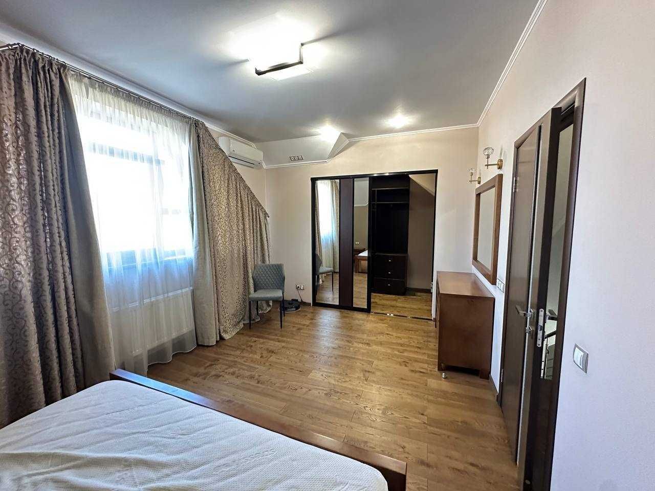 Оренда чудового таунхасу 282 кв. м у с. Святопетрівське