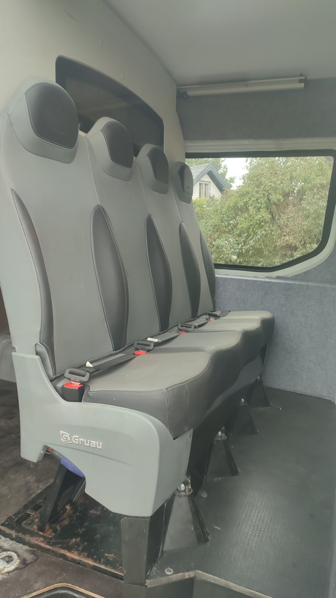 Iveco daily 35-140 brygadówka 7 os bliźniak 2018 rok