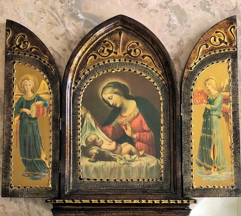 Tríptico religioso antigo