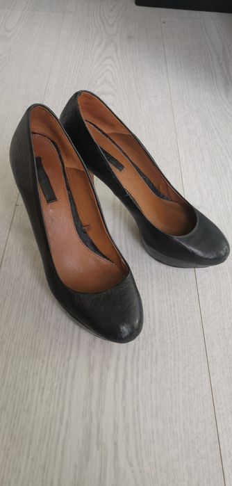 Stilettos Pretos. Sapatos de salto alto preto