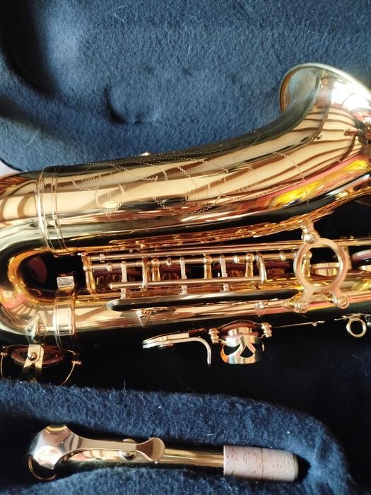 Saxofone alto quaze novo