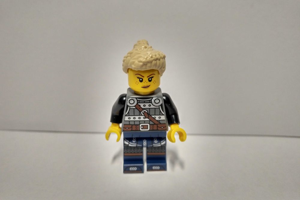 Lego figurka wikingowie Viking tarczowniczka idea170 z zestawu 21343