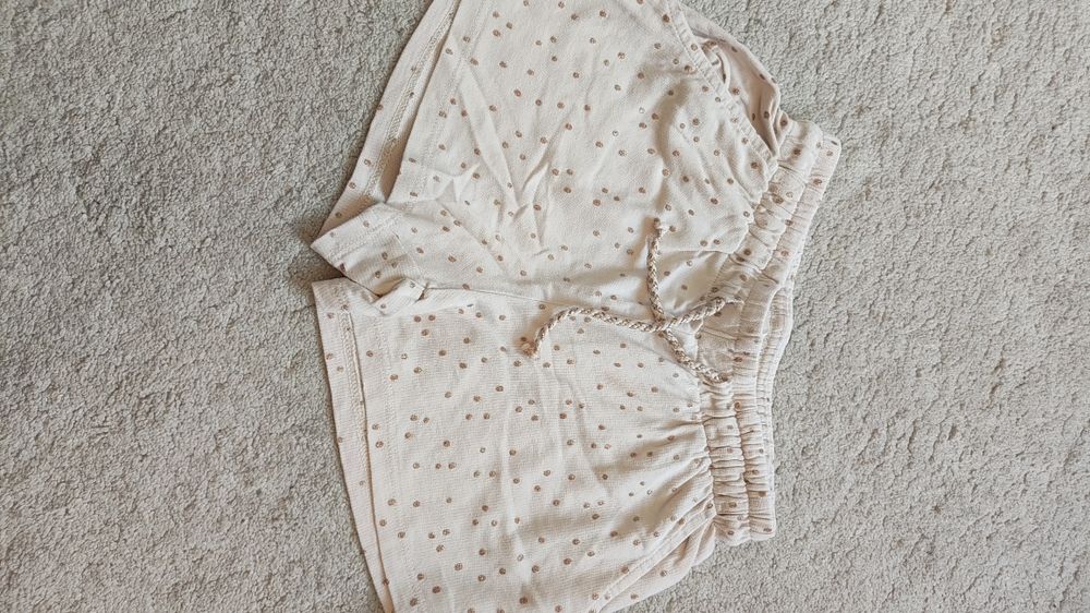 Zestaw trzech par spodenek dla dziewczynki w rozmiarze 104 marki h&m