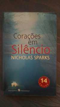 Livro "Corações em Silêncio" de Nicholas Sparks