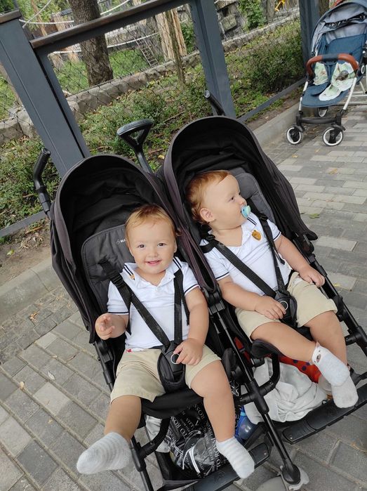 Коляска для двійні
