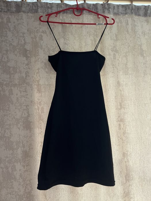 Сукня міні чорна на лямках