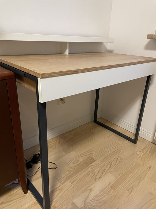 BRW biurko 100 cm ze schowkiem i oświetleniem LED dąb arlington/biały