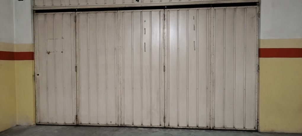 Garagem fechada Centro Trofa - Investimento
