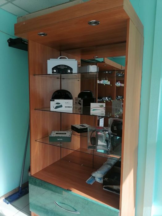 Шафа дзеркальна з дверцятами та підсвіткою