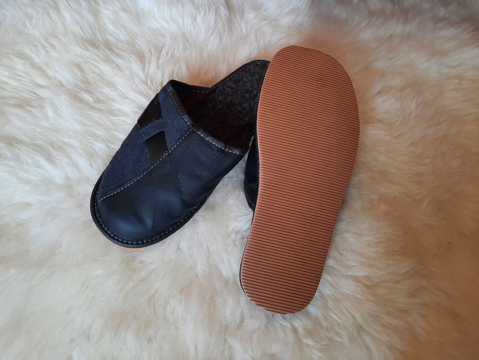 Чоловічі кімнатні тапочки з овчиною