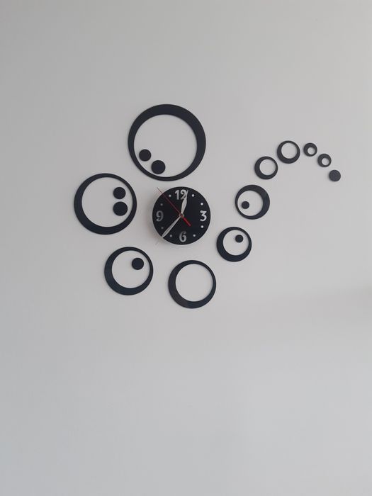 Zegar naklejany na ścianę