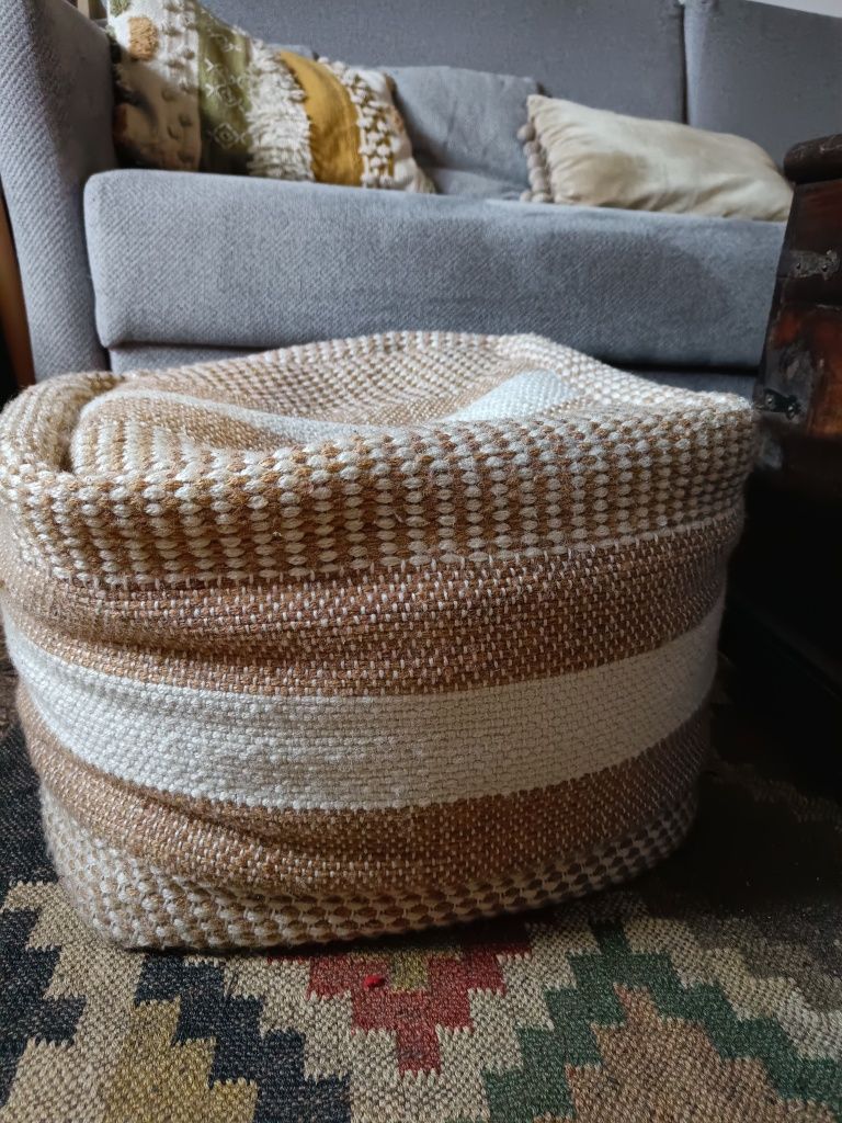 Pufa boho, pleciona, naturalna, styl skandynawski