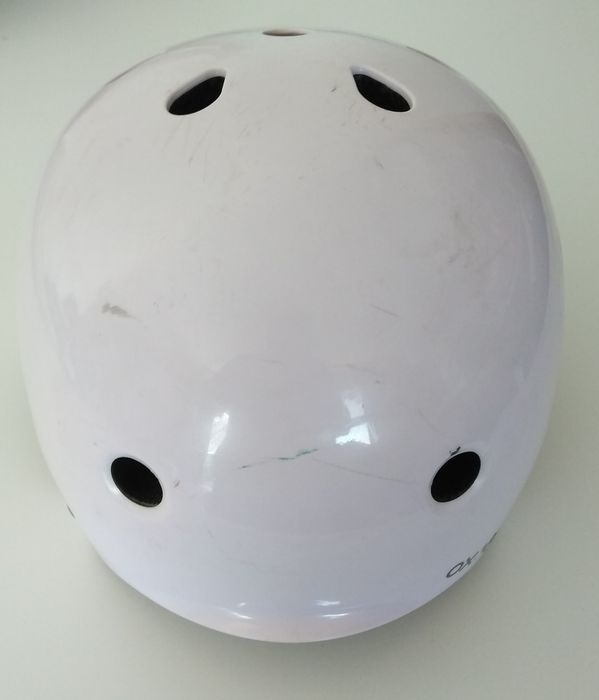 Capacete da marca OXELO